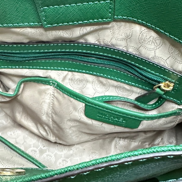 Elegant Green Michael Kors Handbag - Picture 3 of 3